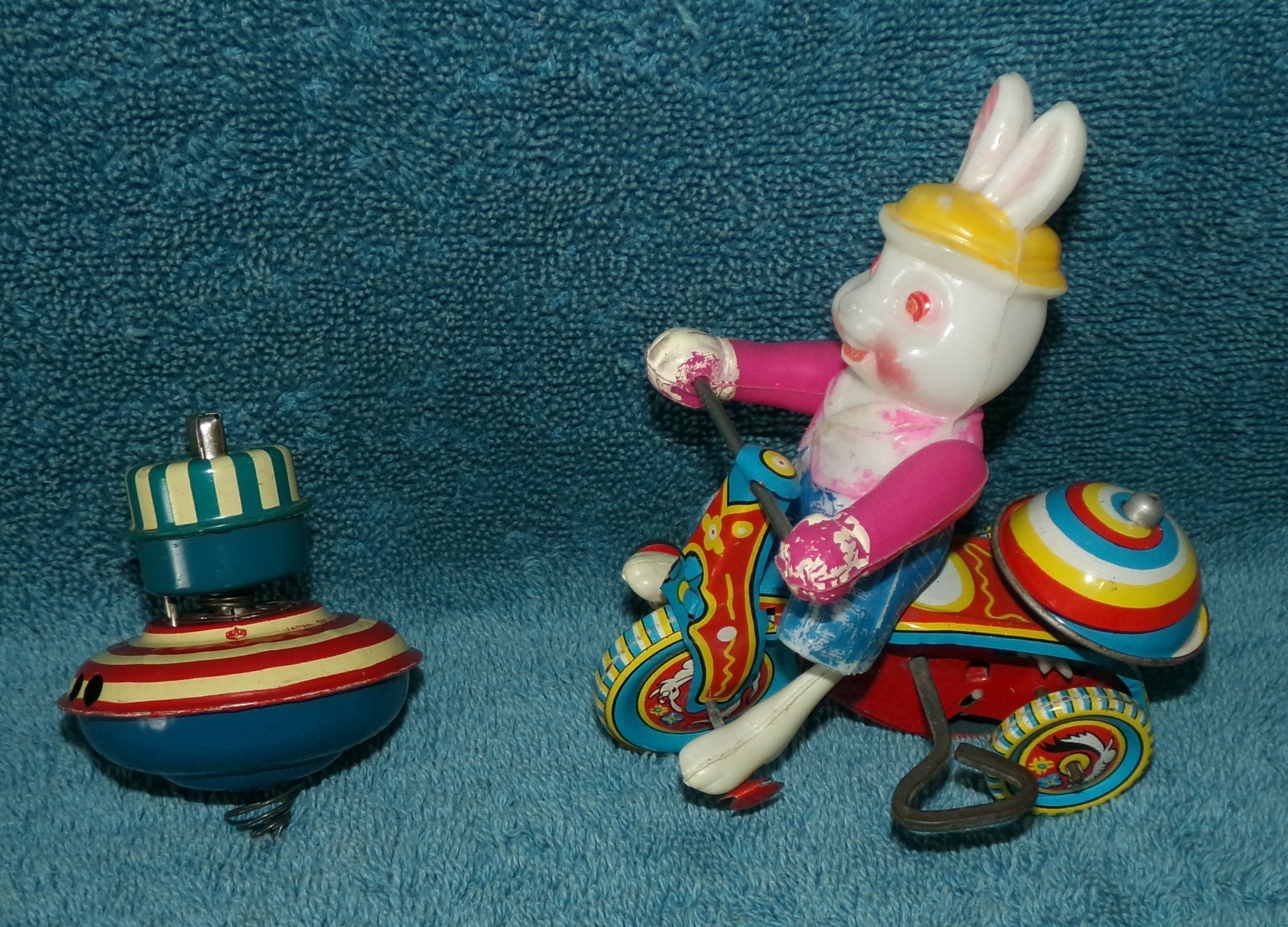 PAIR OF JAPANESE TIN WIND-UP TOYS-BOTH WORK !!
