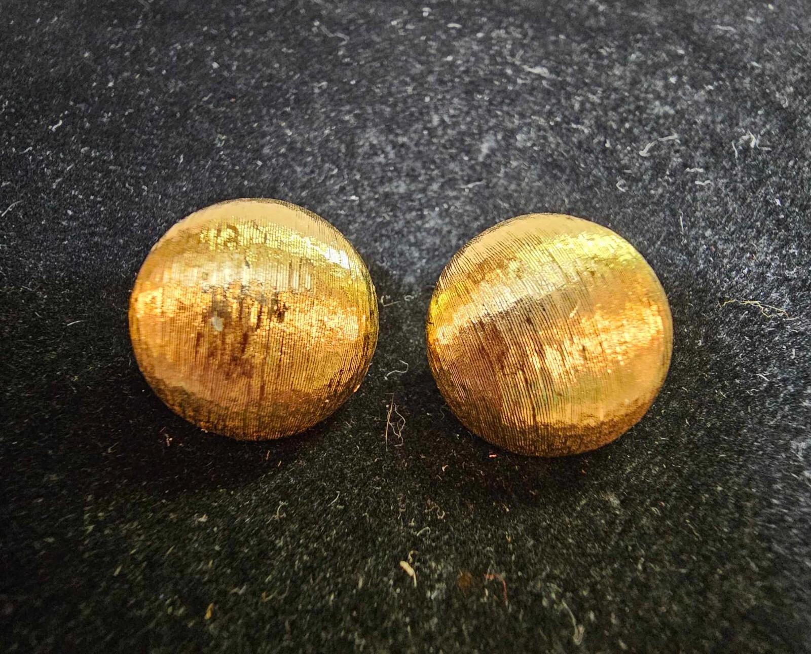Vtg Monet Goldtone Brushed Metal Domed Round Circle Clip on Earrings- B41