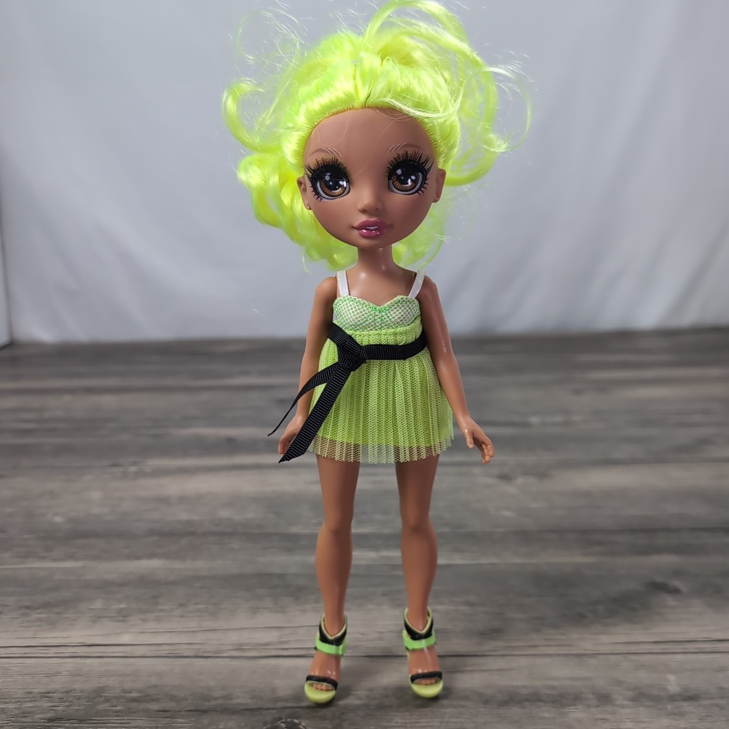 2020 MGA Rainbow High Karma Nichols Series 2 Doll Neon Green Hair Good Condition