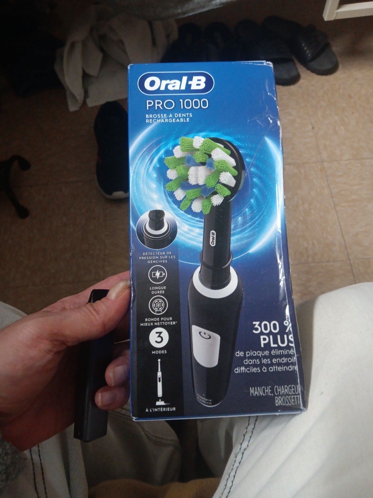 Oral-B Pro 1000 Crossaction Electric Rechargeable Toothbrush - Black