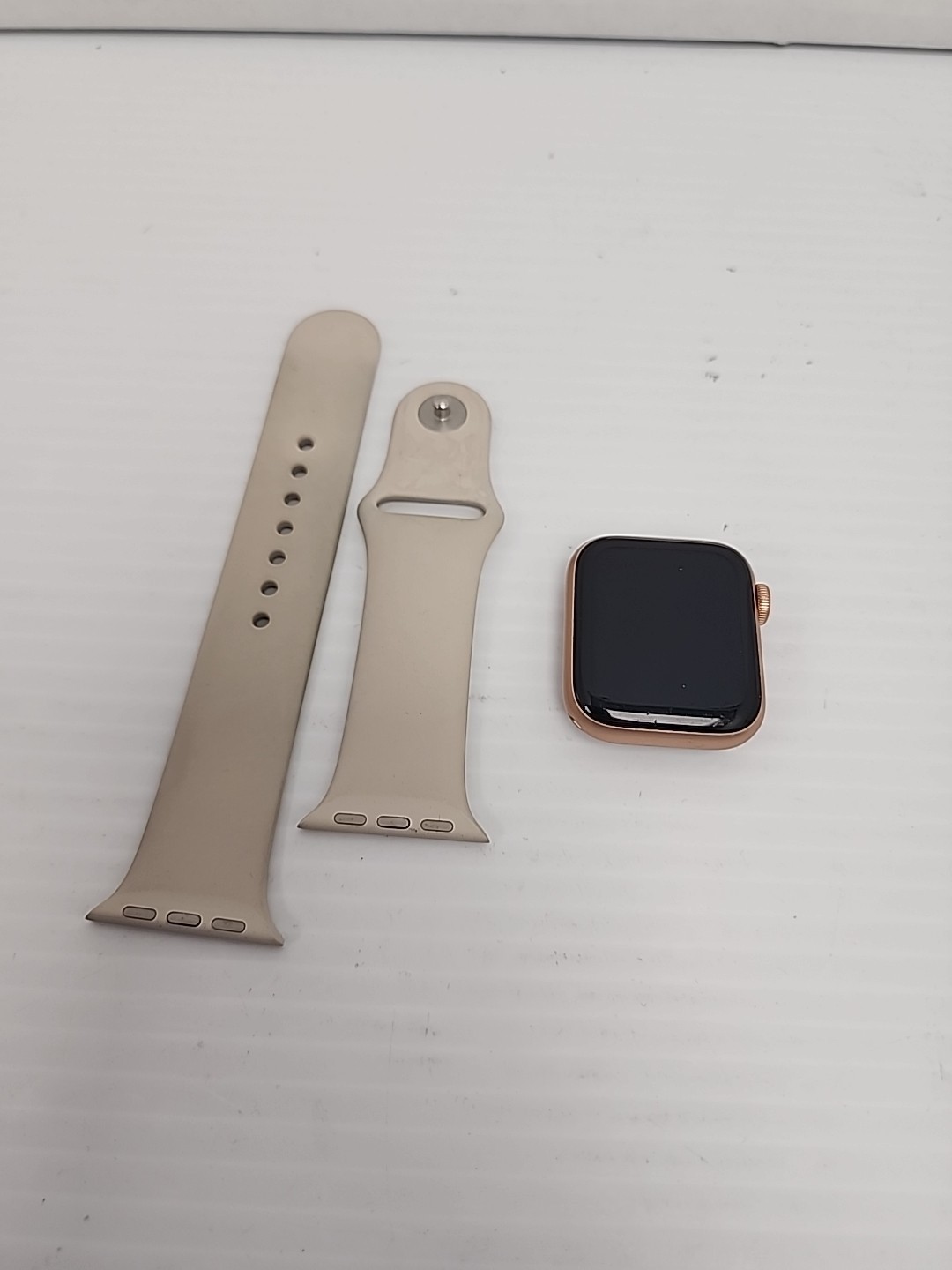 Apple - A2353 - SE -  *FOR PARTS*