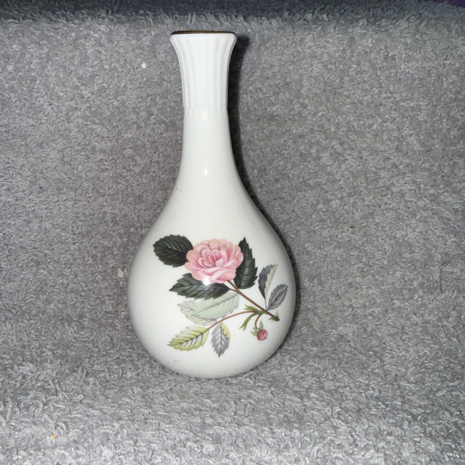 Wedgewood 5" Bud Vase Bone China Made In England "Hathaway Rose" BEAUTIFUL