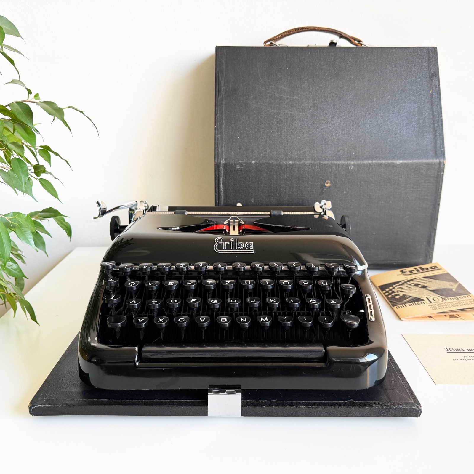 Erika 10 | Typewriter | 1930s | Professionally maintained | UPS 3-Day to US/CAN