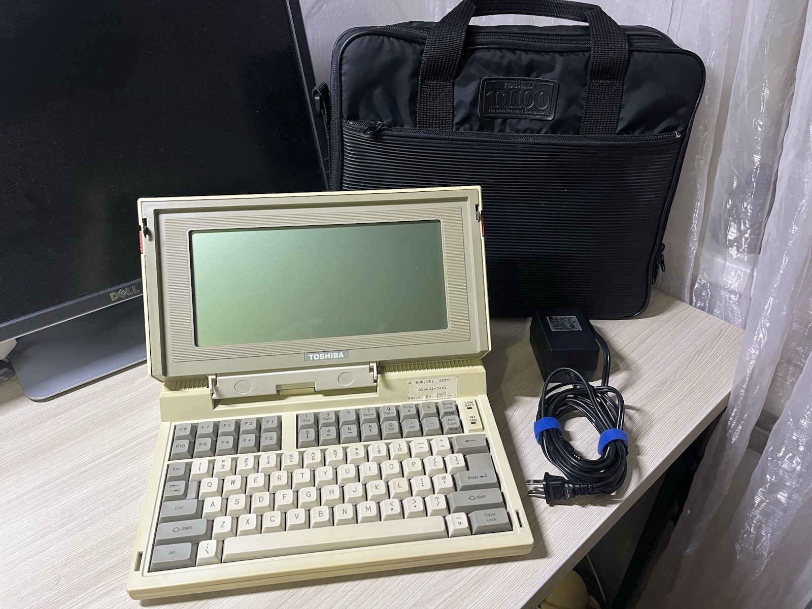 Working Toshiba T1100 Laptop 1985 PA7028E-S Extremely Rare With Bag And Charger