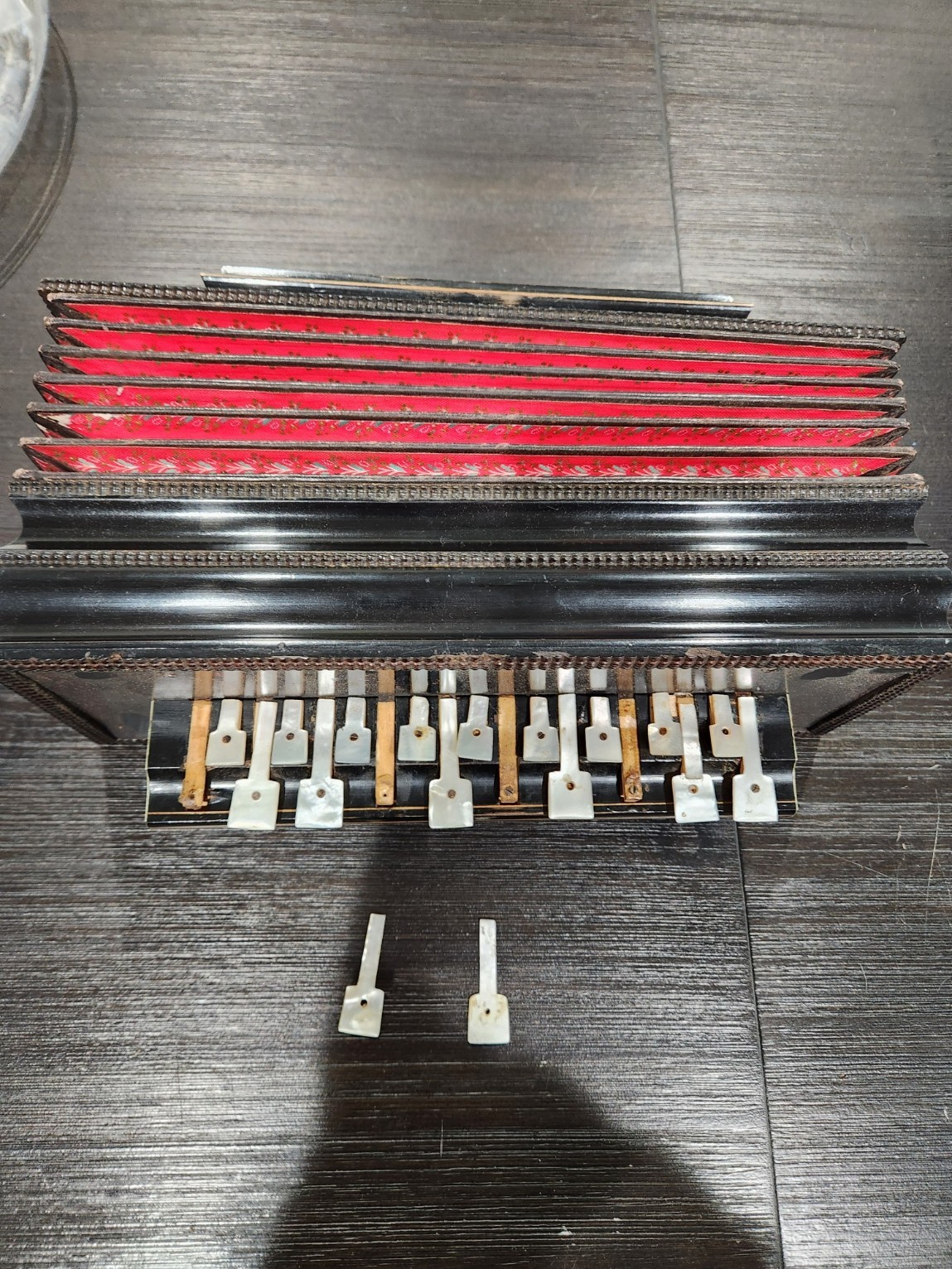 Antique Portable Harmonium / Reed Organ – Tabletop Pump Organ 18th to 19th cent