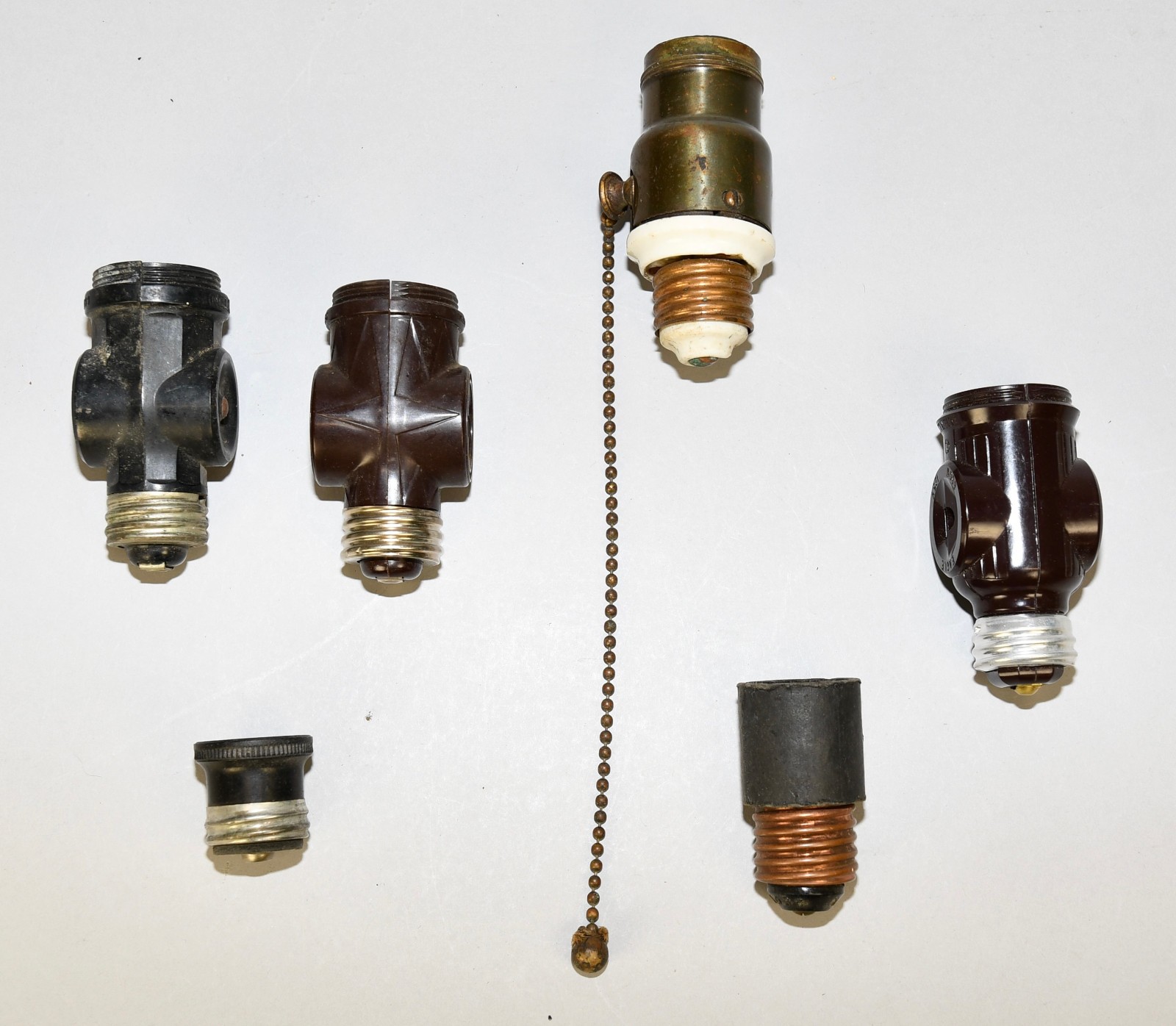 LOT OF VINTAGE 2-WAY SOCKET TO PLUG ADAPTER E26 MEDIUM BASE!