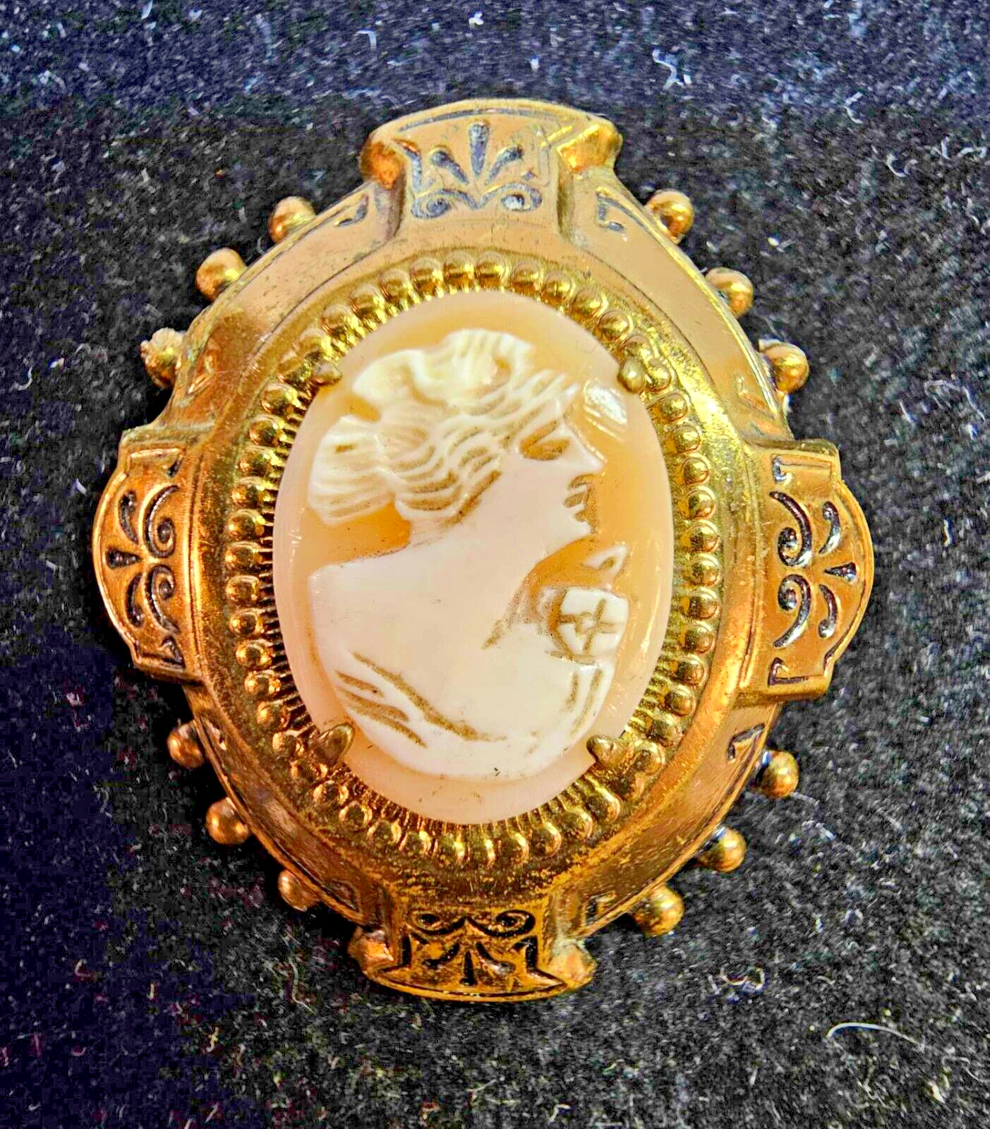 VTg goldtone brooch Pin woman lady cameo cross design- S60