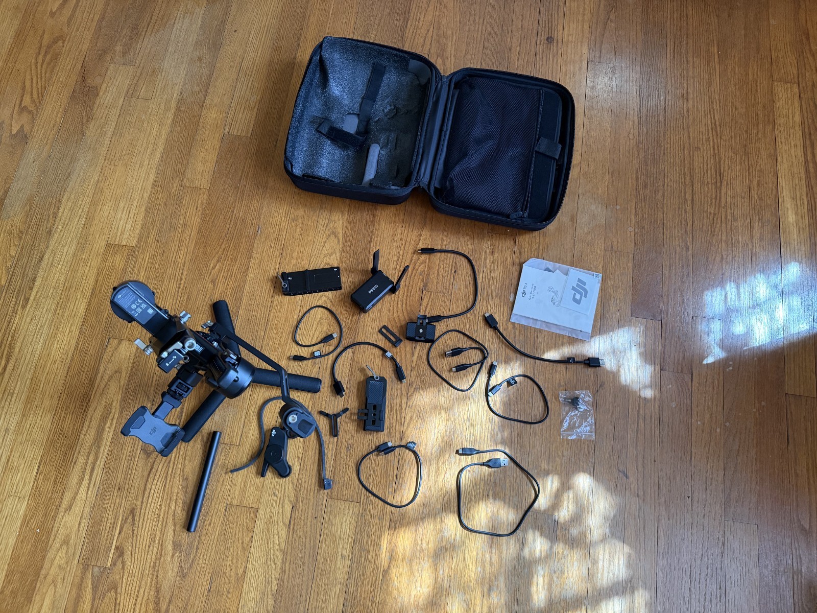 DJI RS 4 Combo Gimbal Stabilizer Combo with RavenEye Included