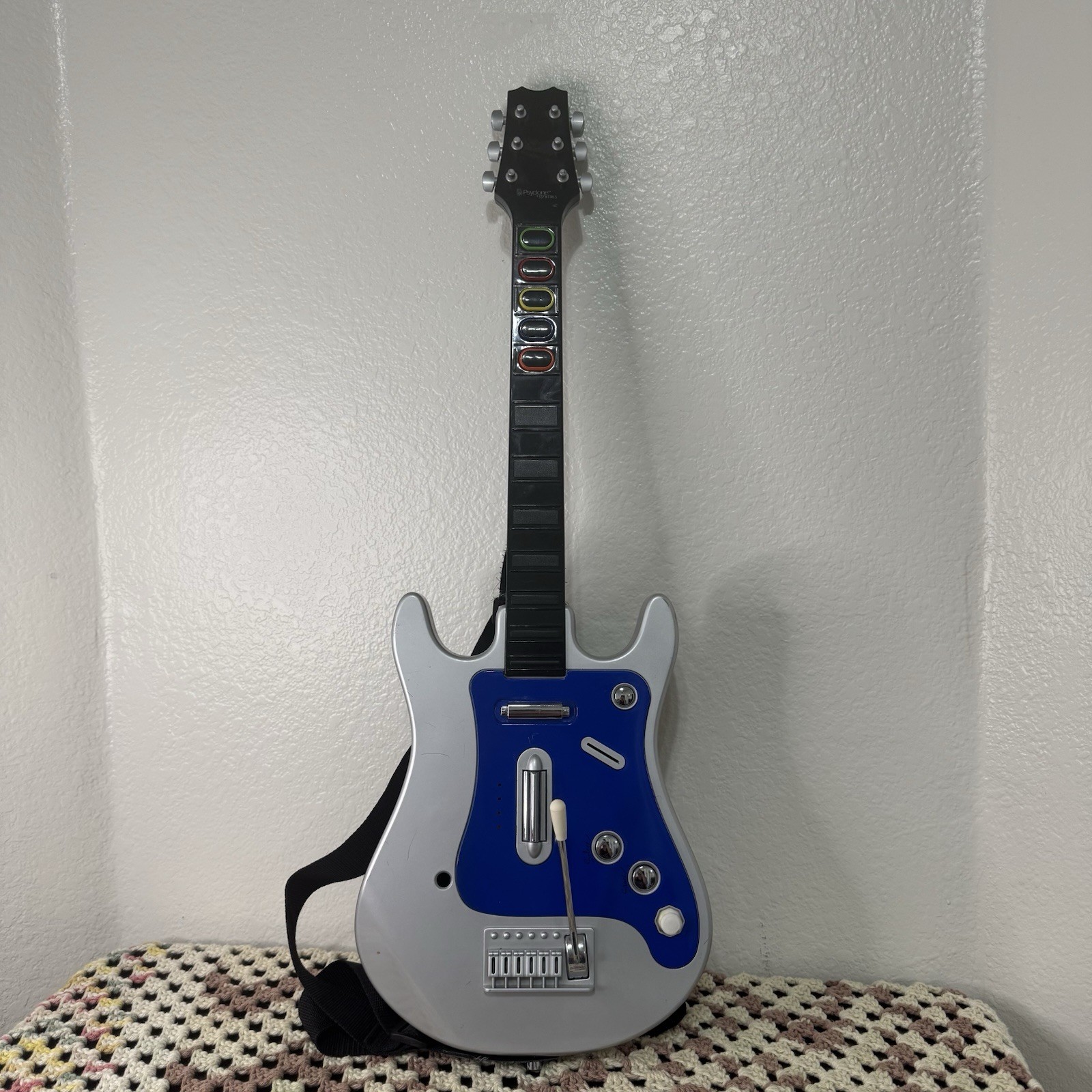 Wii Guitar Psyclone Essentials Rockster PSE6300B With Strap