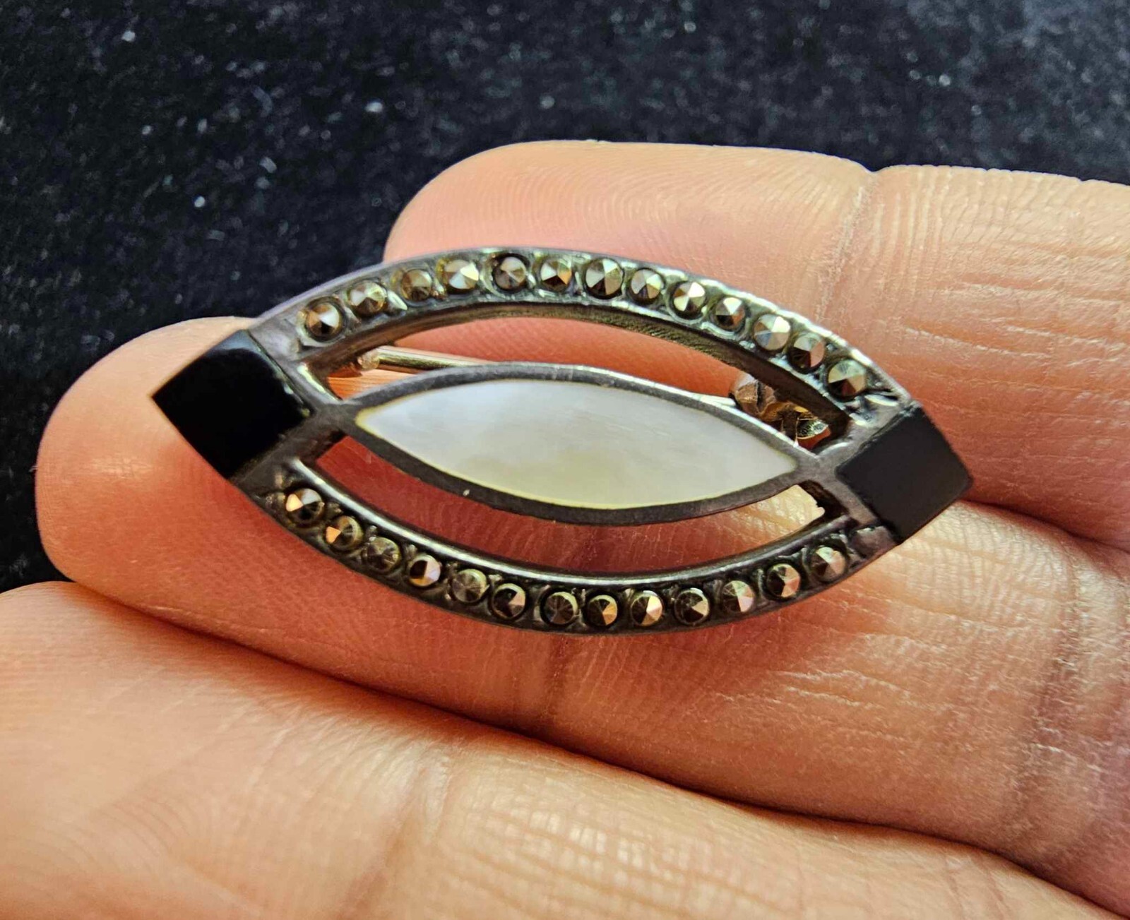 Vtg Art Deco Style Small Brooch Pin w Black onyx Marcasite & Mother of pearl