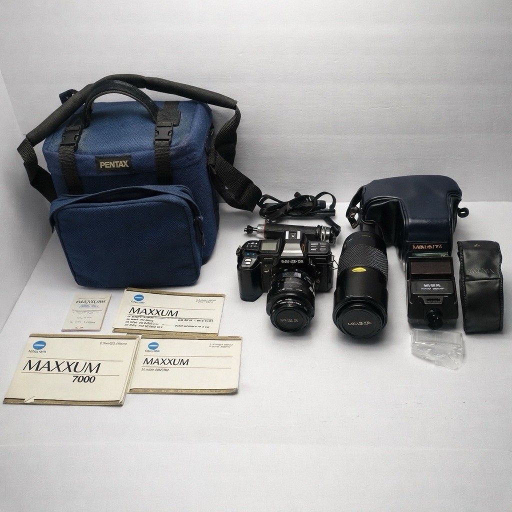 Minolta MAXXUM 7000 AF Camera 35-70 & 70-210 Zoom Lenses/Flash/Case/manuals/ Bag