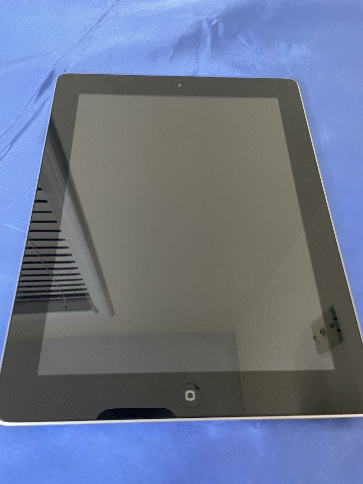 Apple iPad 2 16 gb Wi-Fi Tablet Black Silver LOCKED AS-IS