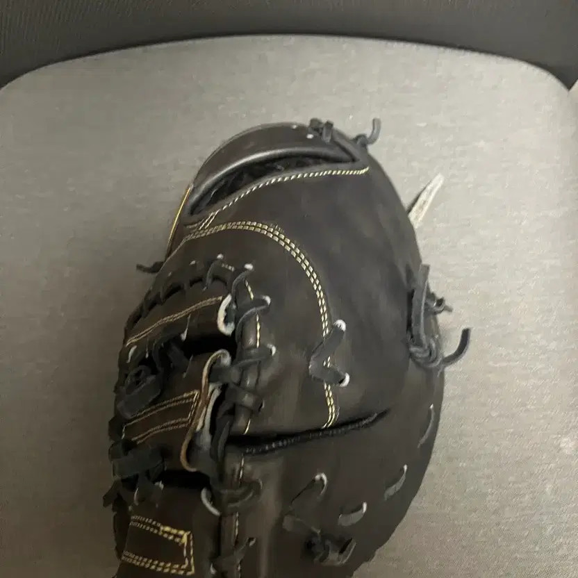 Jet First Baseman Baseball Glove - Pre-Owned