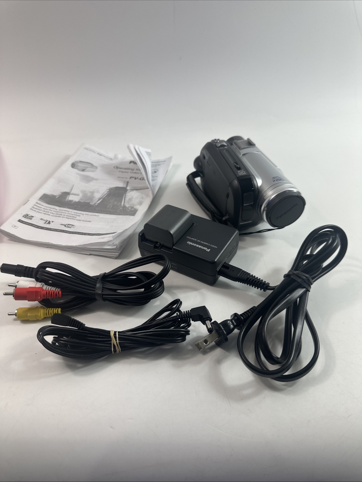 Panasonic PV-GS83 Silver Mini DV Digital Video Camcorder 32x Zoom w/Accessories