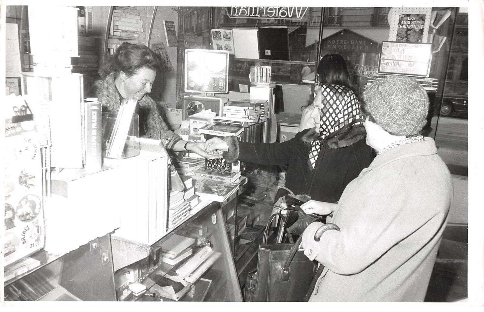 Press Photo AM21298 Approximately 24X18 CM 1975 Paris Maubert District Mme Tefin