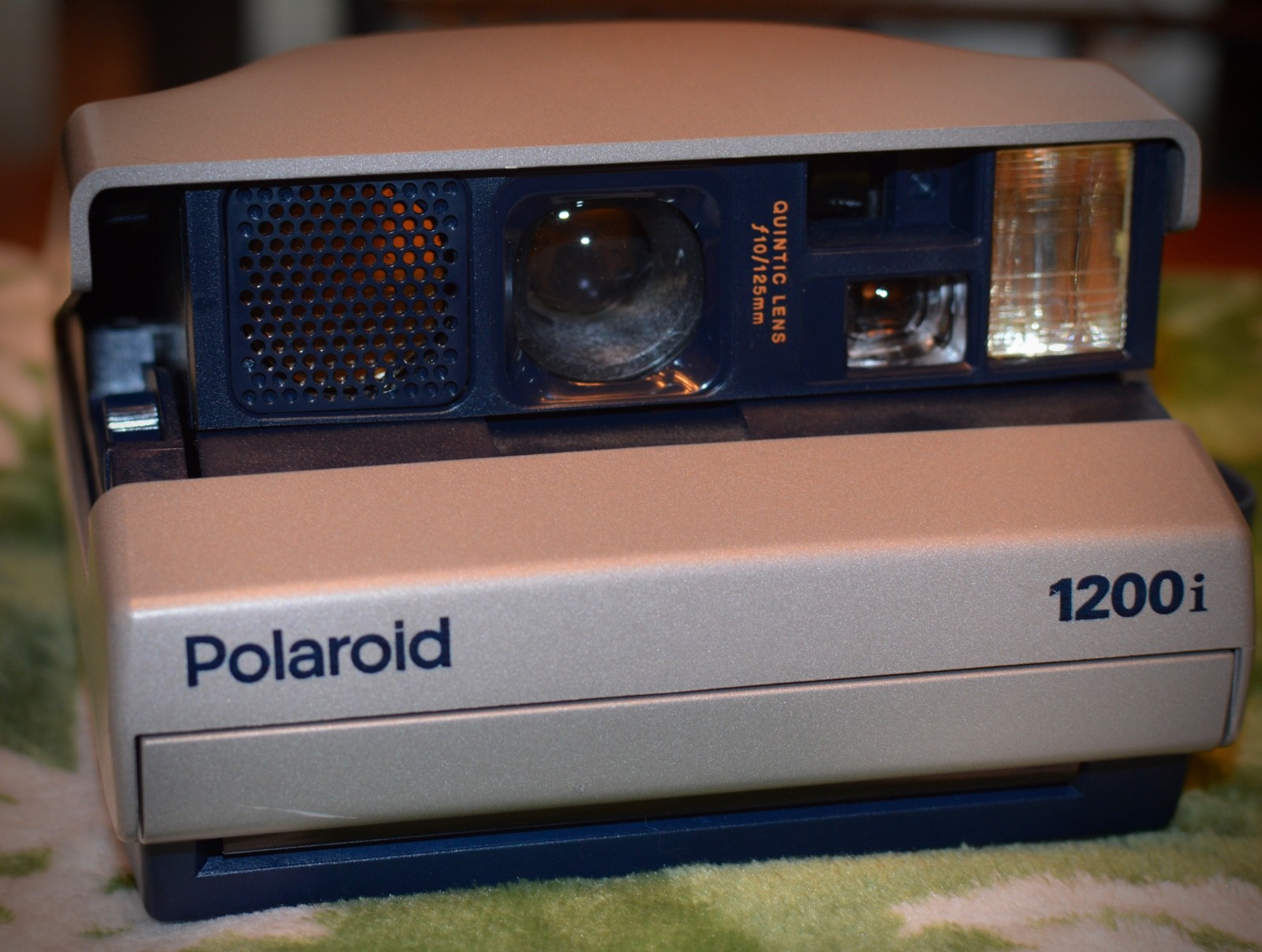 Vintage Polaroid Spectra 1200i Camera Blue and Silver. Works