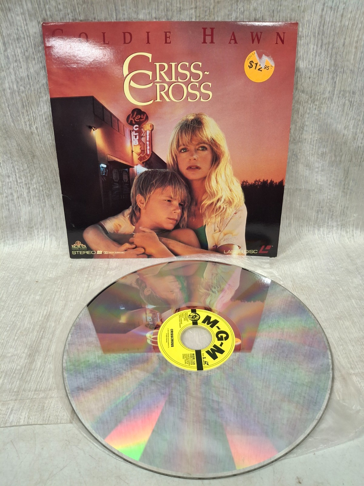 CRISS-CROSS Laserdisc LD VERY GOOD CONDITION VERY RARE GOLDIE HAWN W/TRAILER!