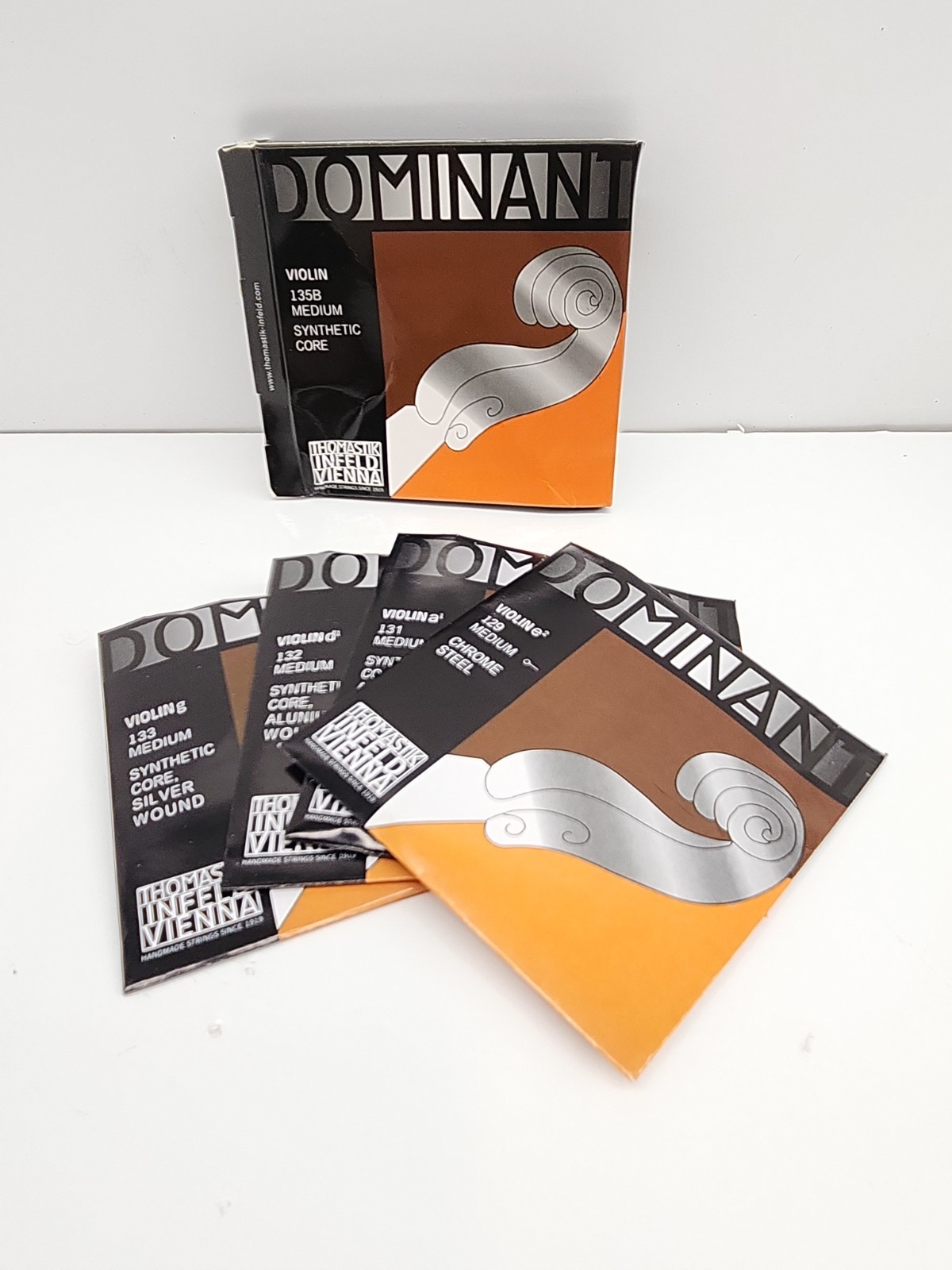 Thomastik Dominant 135B 4/4 Full Set Violin String GDAE Strings (Package Dented)