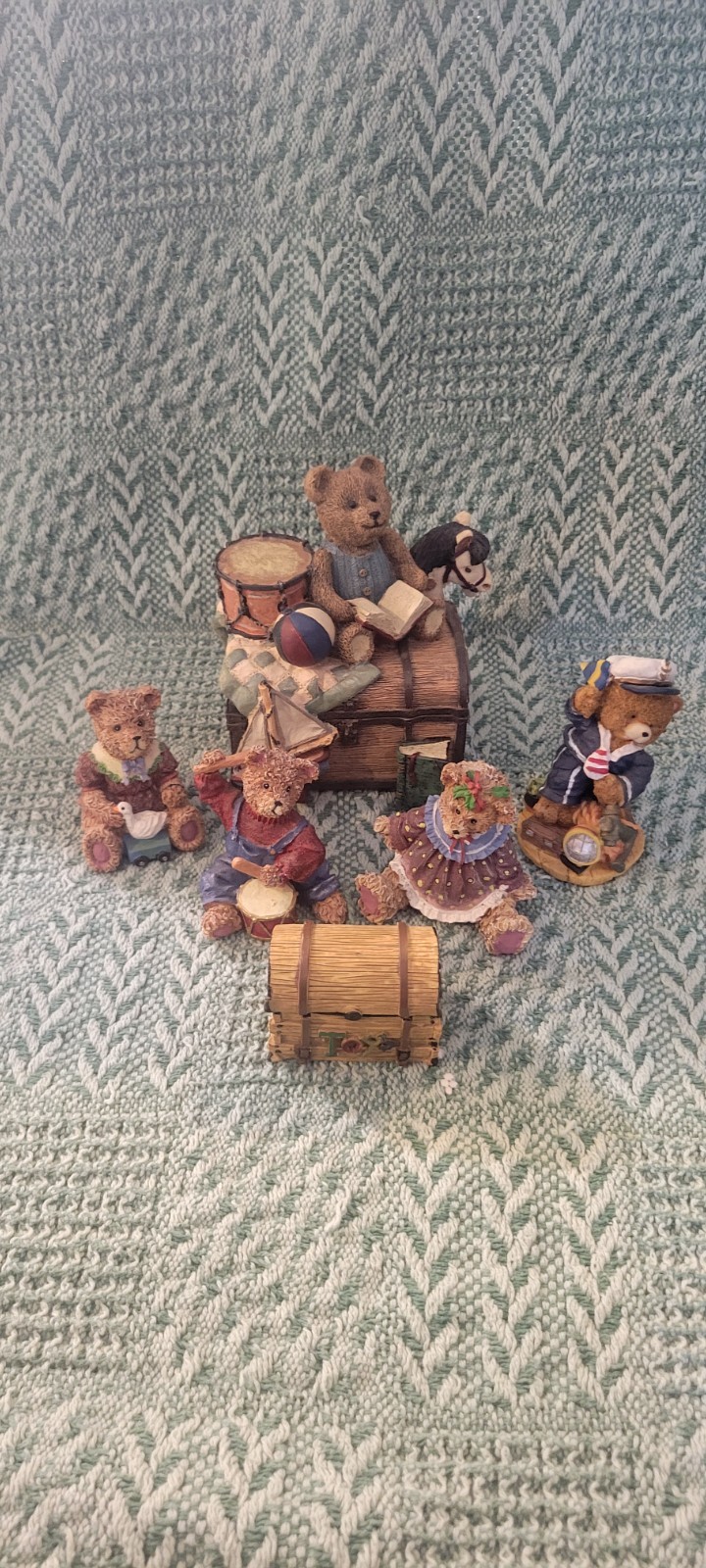 6 Piece Teddy Bear Figurine and musical box set