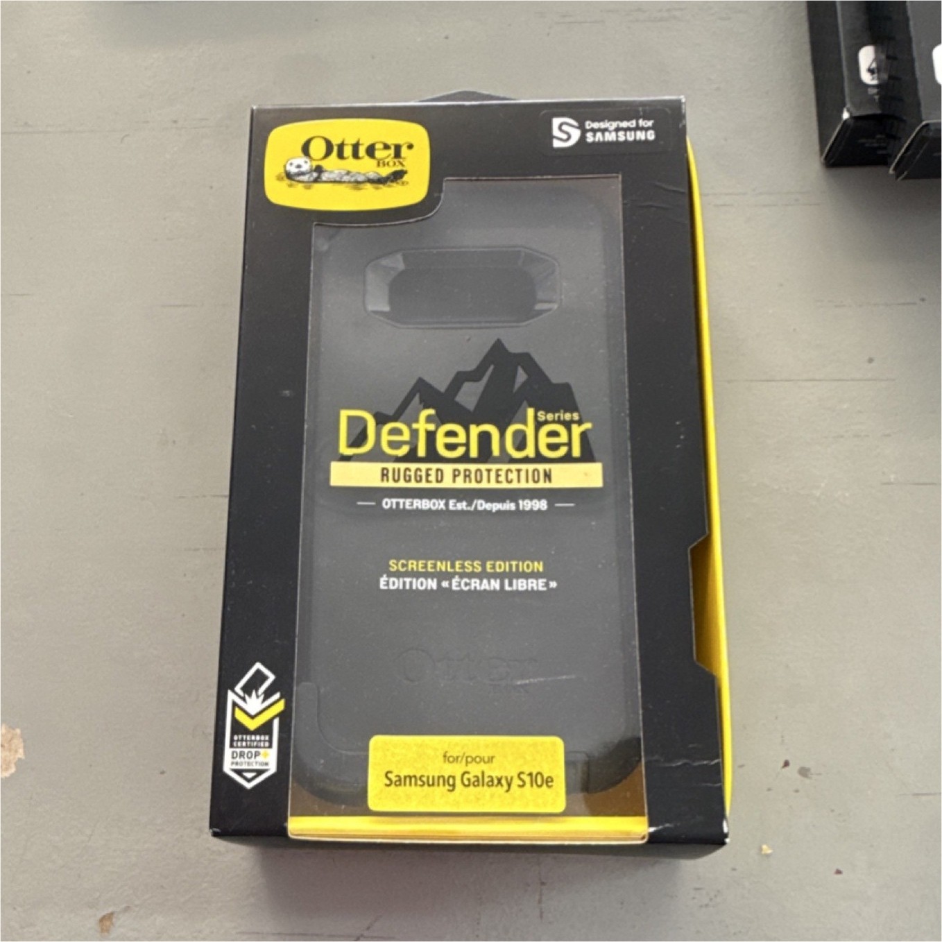 OTTERBOX Black Rugged Defender Case Belt Clip for Samsung Galaxy S10e