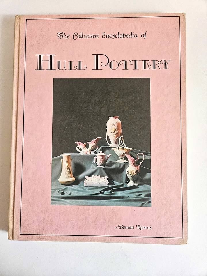 The Collectors Encyclopedia Of Hull Pottery
