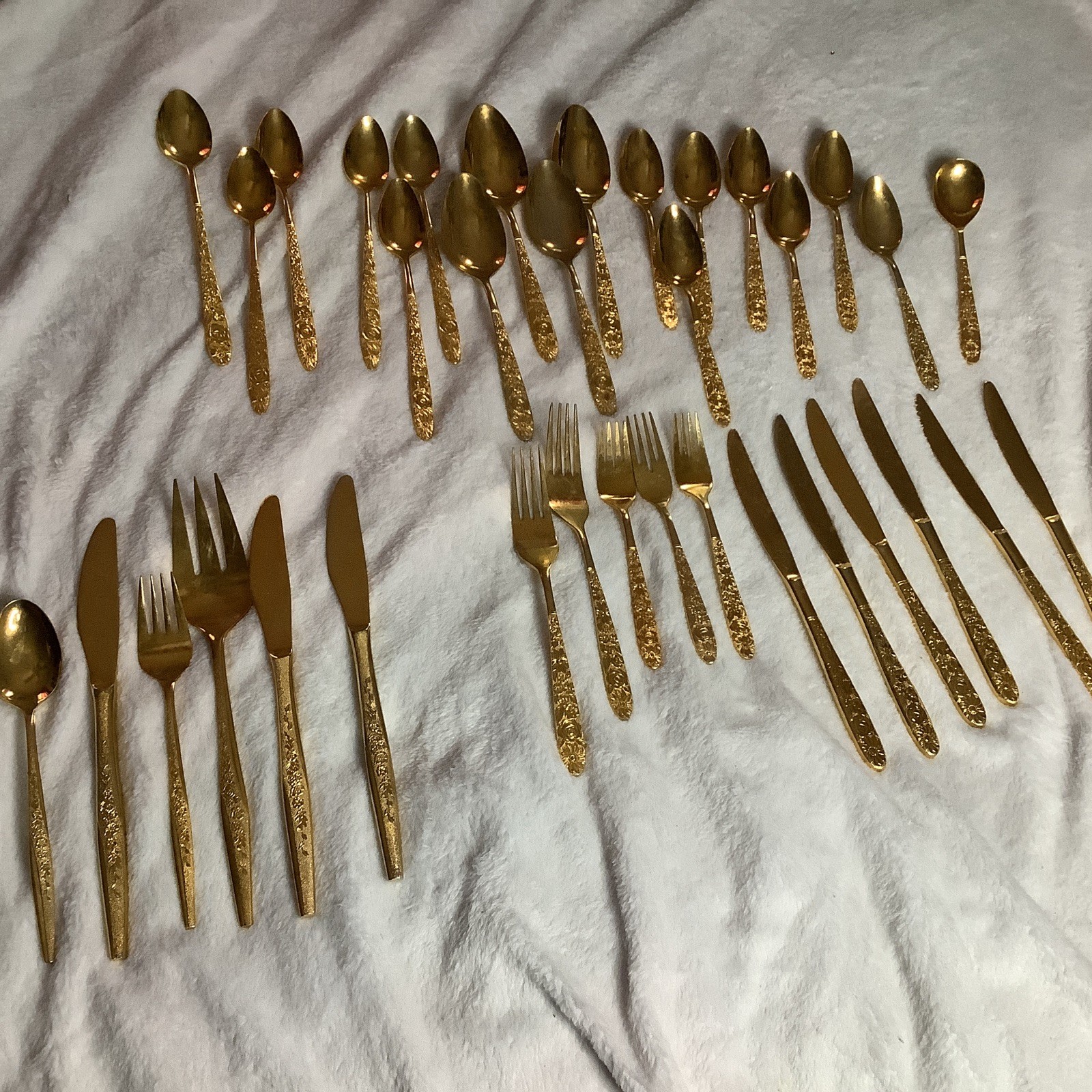 [RARE] VTG LOT OF GOLD ELECTROPLATE SILVERWARE- GOLDEN BANQUET AND OTHER 37 PCS