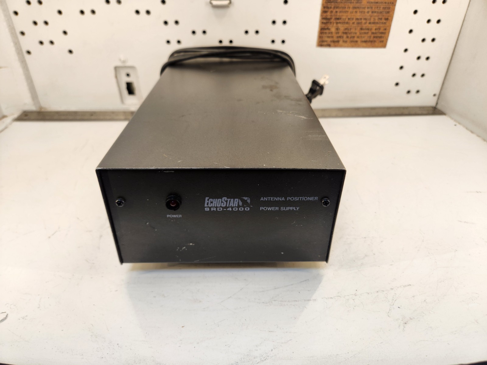 ECHOSTAR SRD-4000 ANTENNA POSITIONER - POWERS ON, OTHERWISE UNTESTED