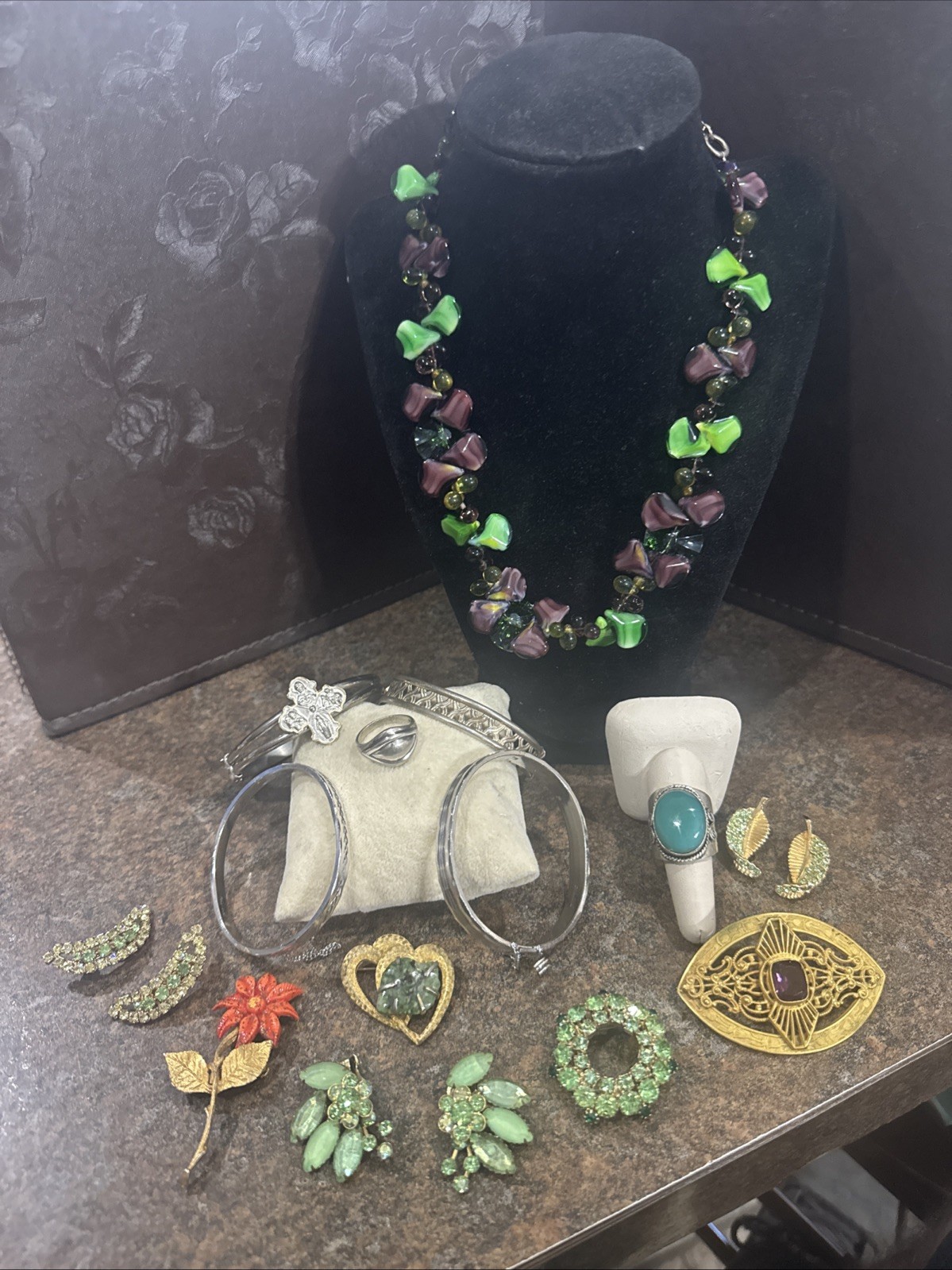 17 Total Pieces Mixed Jewelry Lot (p)