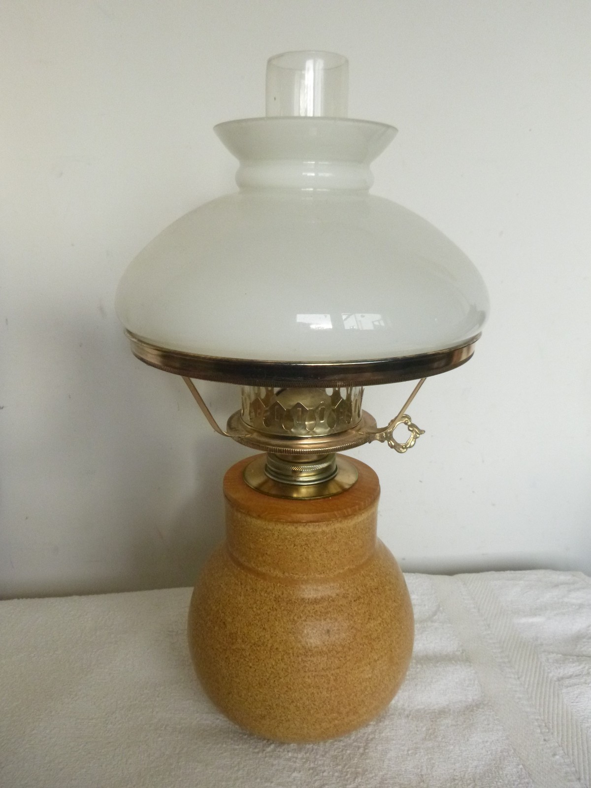 Scotland Peebles Decorative Pottery Oil Lamp working order
