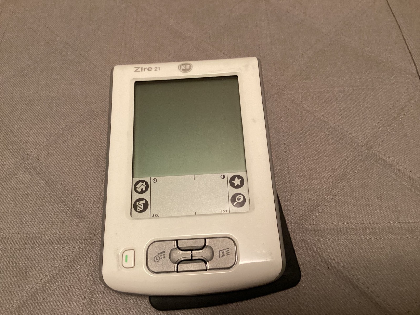 PALM PILOT - Zire 21 - 8 MB - Handheld Touchscreen Organizer - White & Gray USED