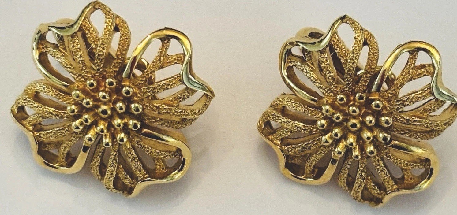 Vintage Crown Trifari Gold Tone Flower Clip Earrings Textured Signed Designer 1”