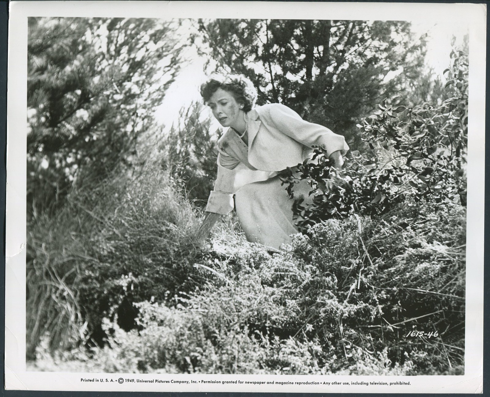 IDA LUPINO in Fugitive From Terror '49 ESCAPING