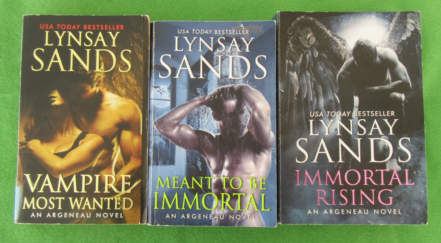 LOT 3 PB ARGENEAU/ROGUE HUNTER SERIES BY LYNSAY SANDS: VAMPIRE MOST WANTED ++