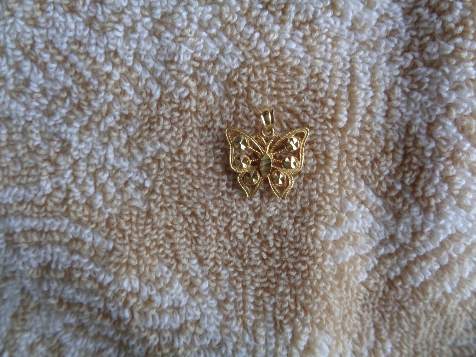 BEVERLEY HILLS GOLD 14K YELLOW GOLD BUTTERFLY PENDANT