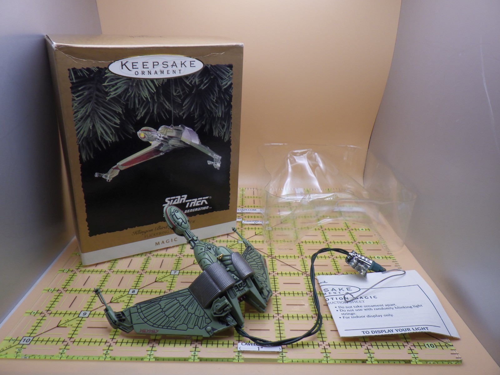 Hallmark Star Trek Klingon Bird-of-Prey 1994 Ornament Magic Flickering Lights