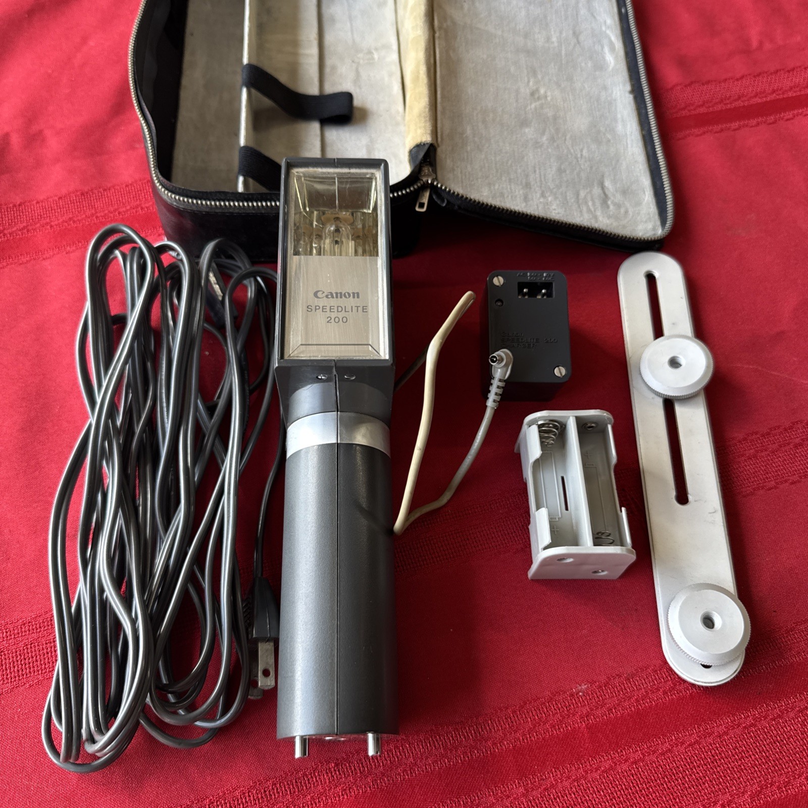 Canon Speedlite 200 Remote Flash With Case And Accessories Read 