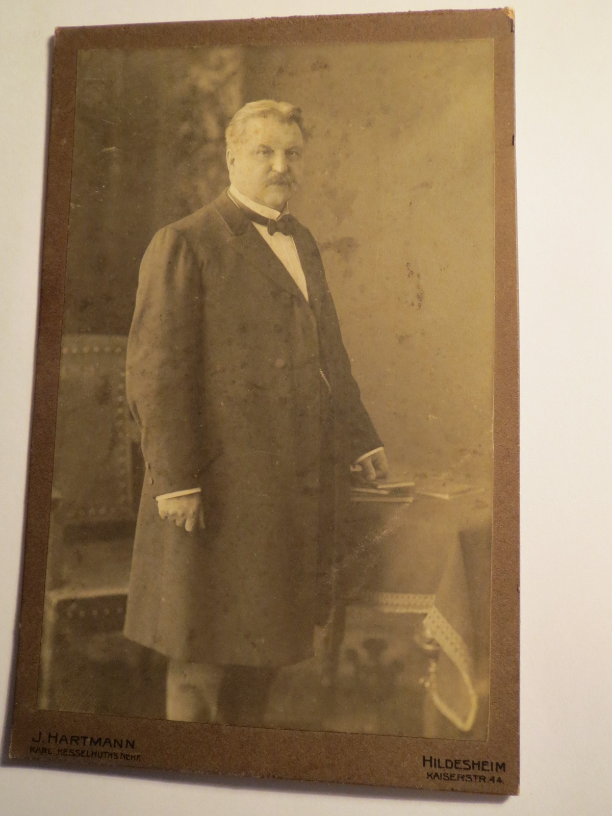 Hildesheim - standing man with beard - portrait / cab