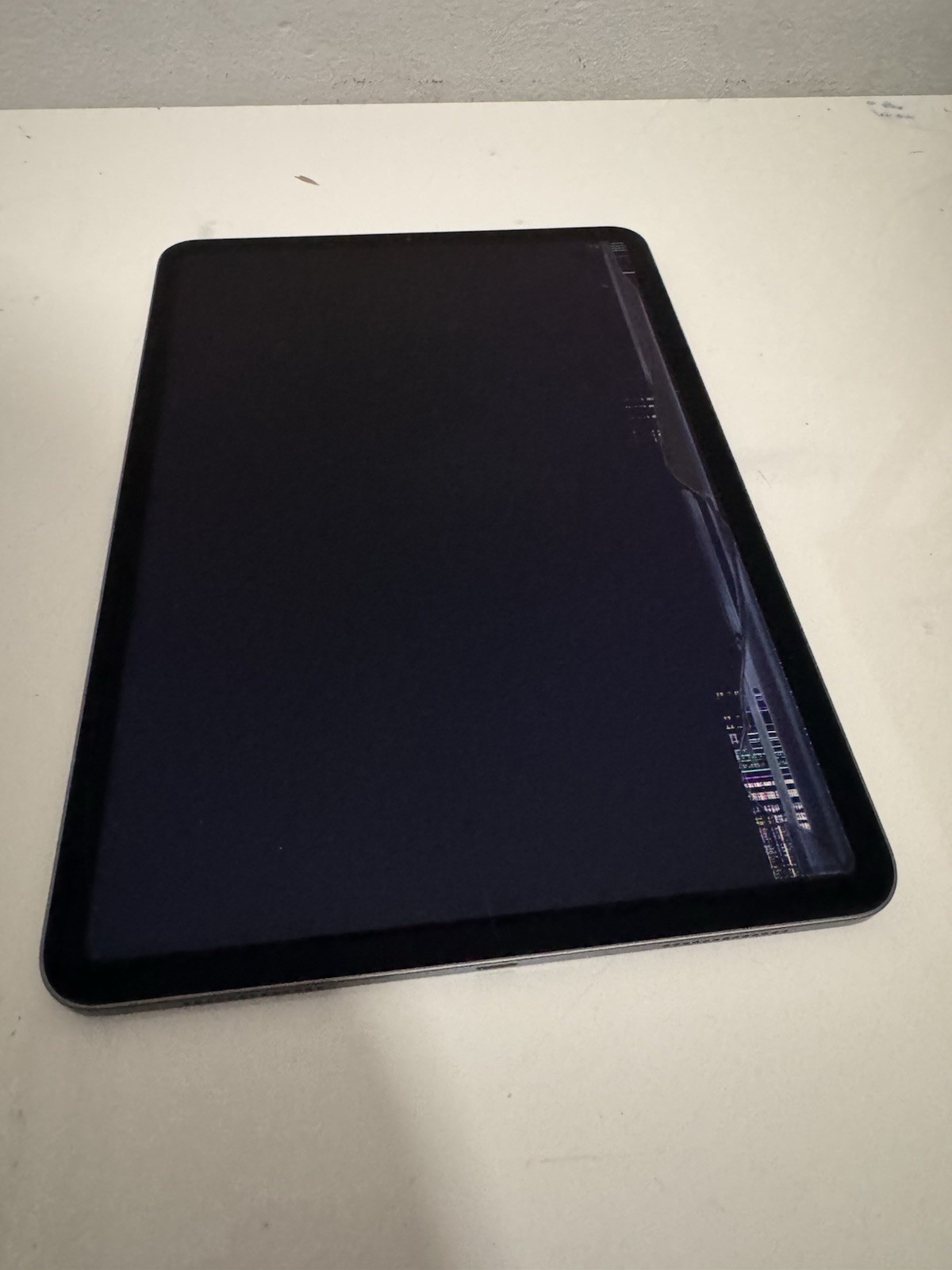 Apple iPad Pro 1st Gen 64GB, Wi-Fi, 11 in-Space Gray - DAMAGED - FOR SCRAP