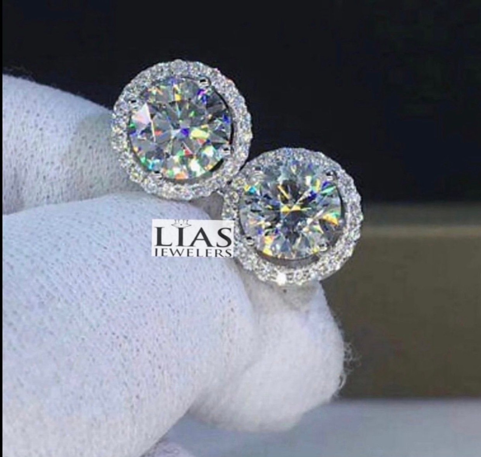 New 18k white gold studs earrings