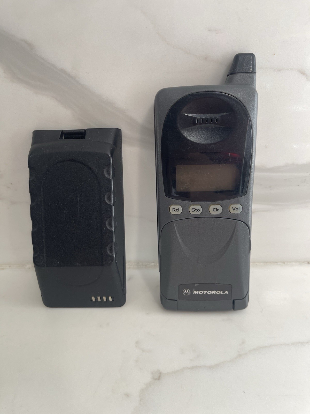 RARE Vintage flip phone Motorola Flip Cell phone Type:wwka Model72564ad