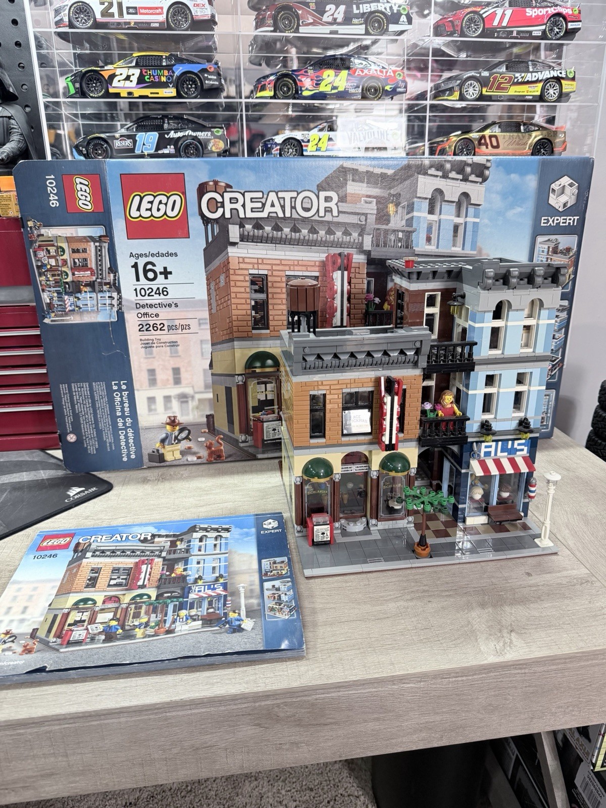 Lego Creator Expert 10246 DETECTIVES OFFICE W/ BOX PLEASE READ INFO SHIPS FREE