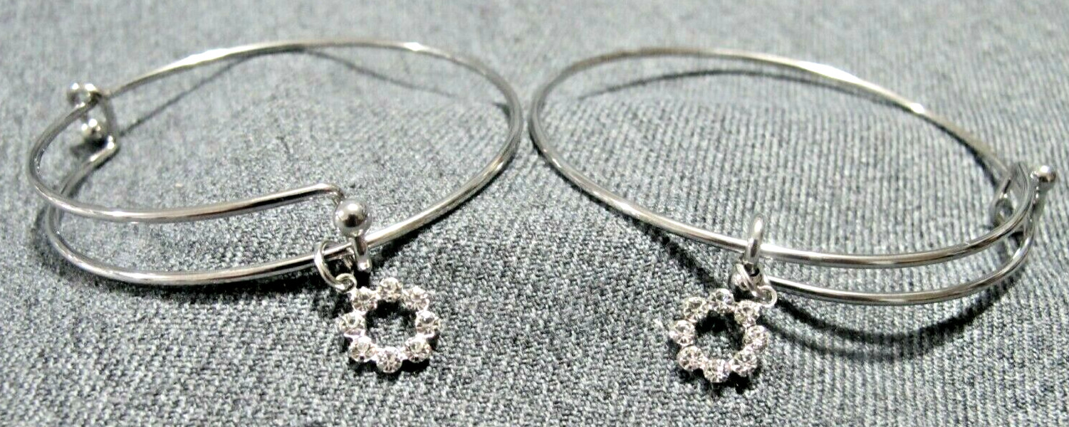 Vintage 7 & 7 1/2 silvertone metal crystals flower dangle charm bangle bracelet 