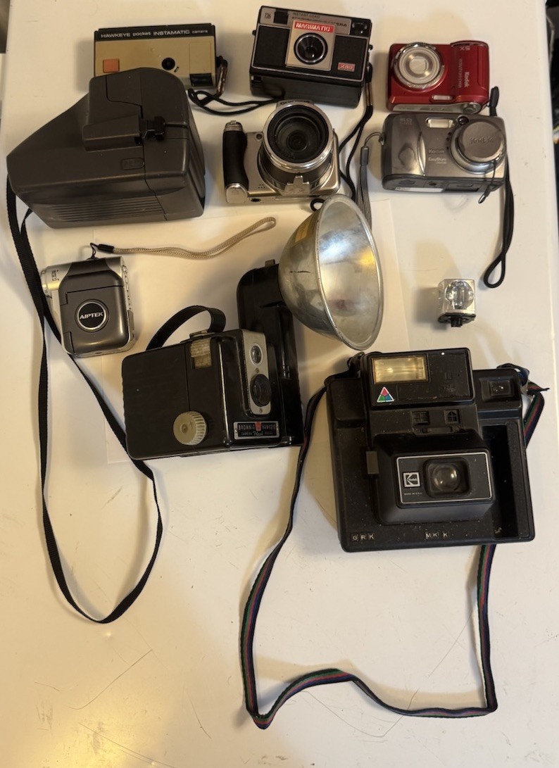 9pc Vintage Camera Bulk Lot: Polaroid 600, Kodak Kodamatic, EasyShare &Accessory