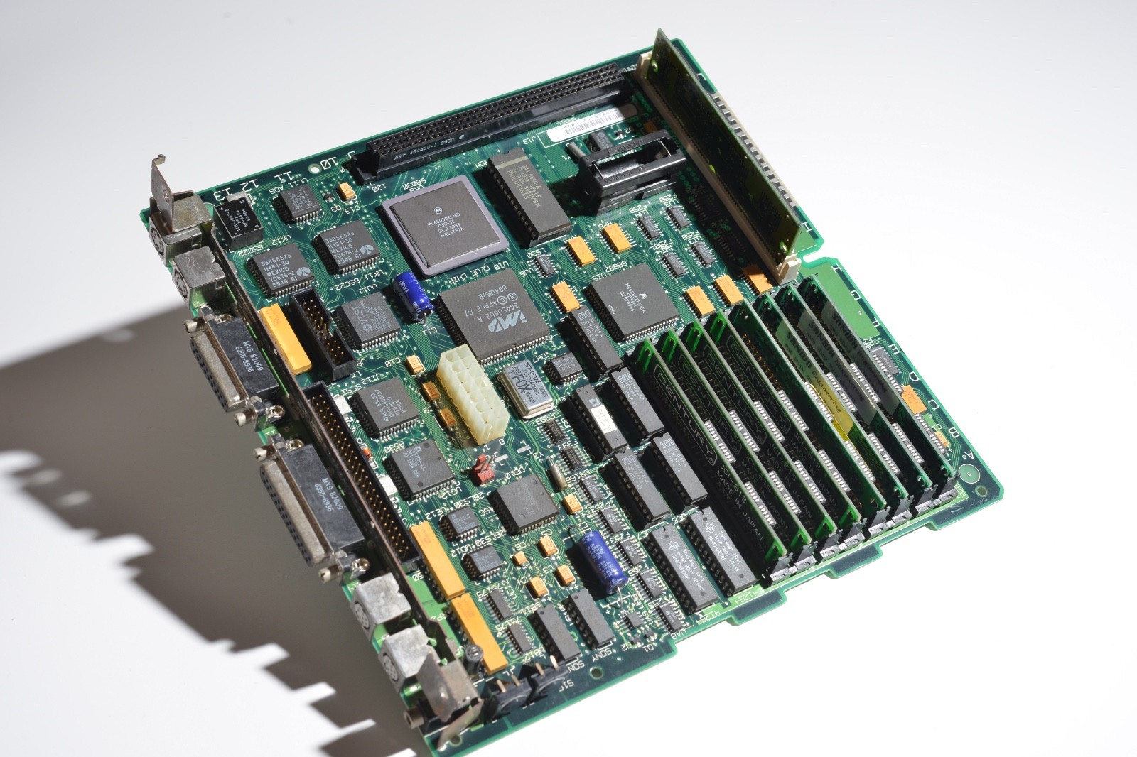 Apple Macintosh SE/30 Logic Board – Recapped, Tested, 32MB RAM