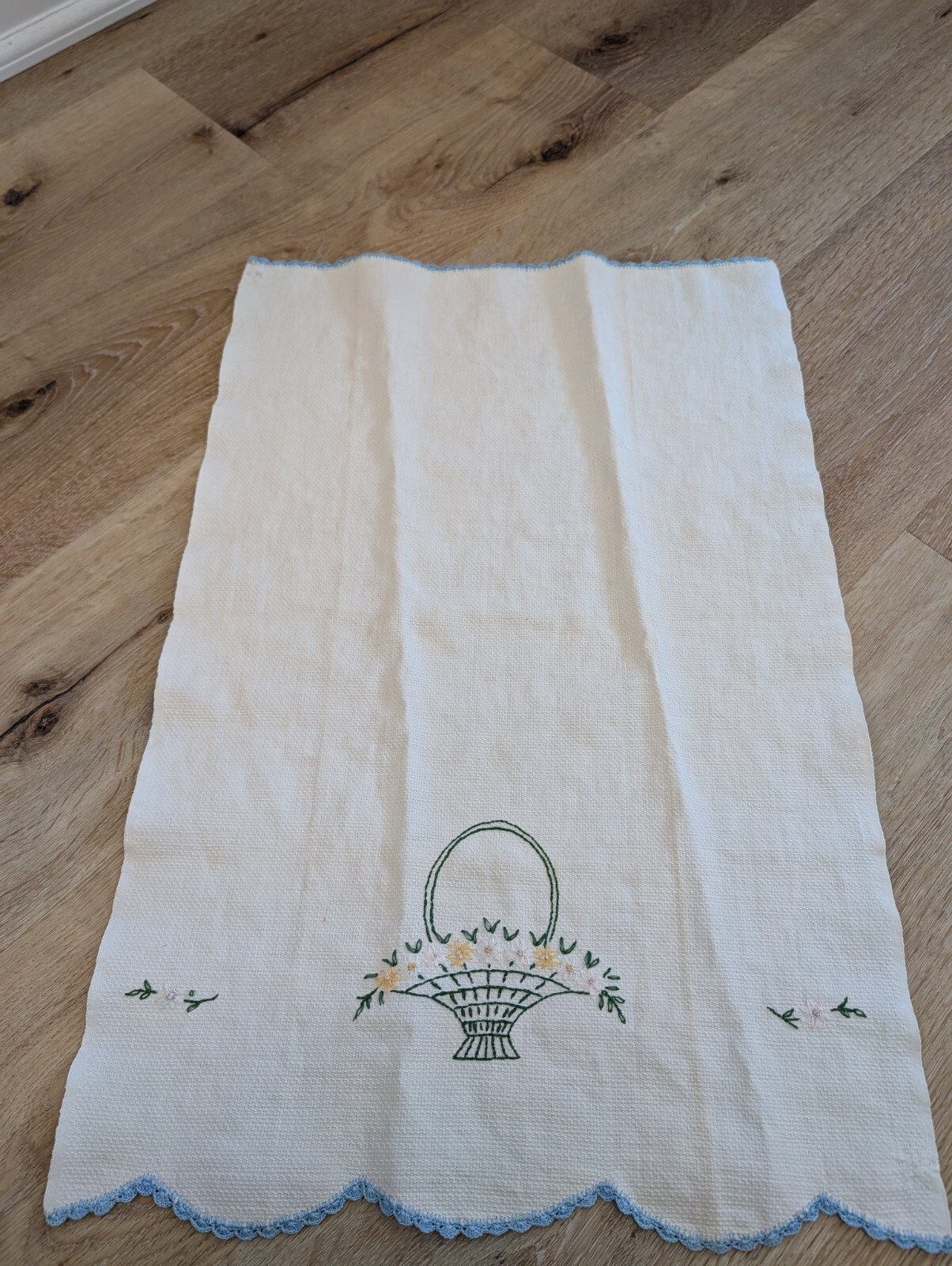 VINTAGE LINEN KITCHEN DISH TOWEL EMBROIDERED Floral DESIGN