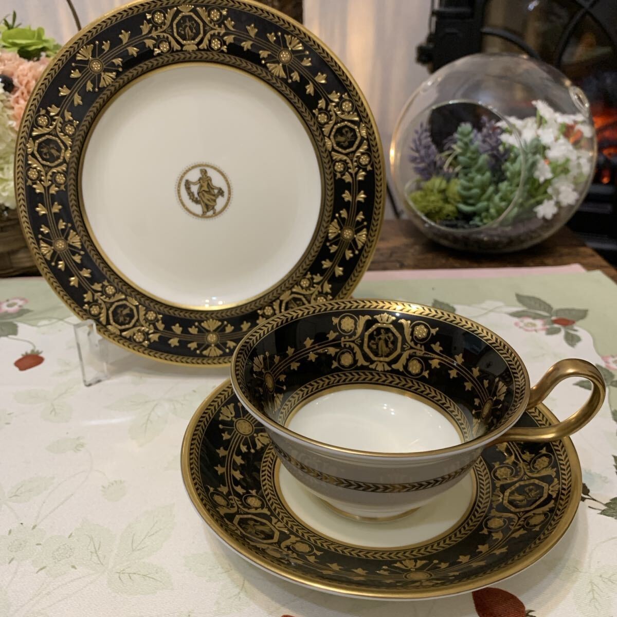 Wedgwood Astbury Tea Cup Peony 17.5cm Cake Plate