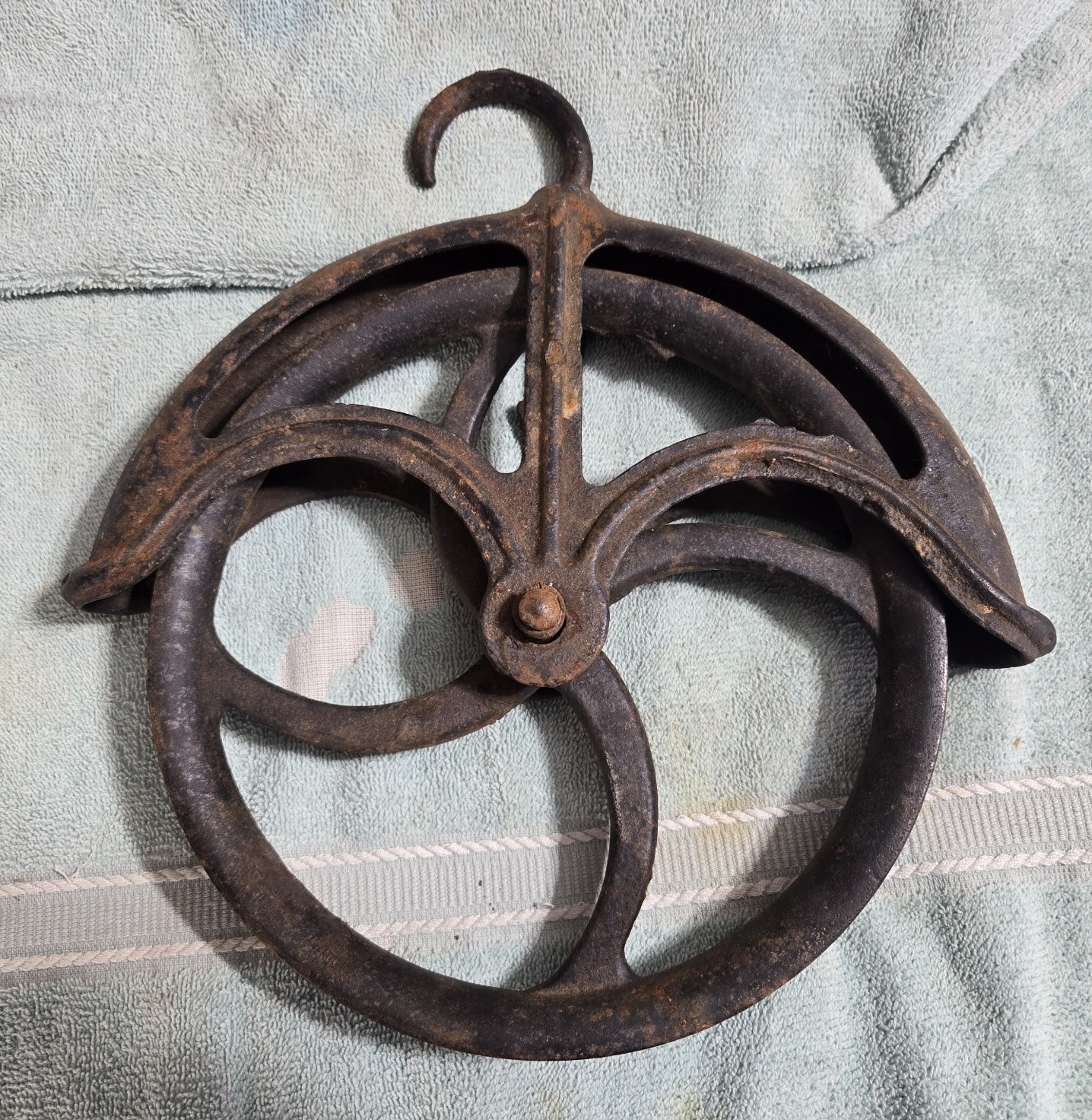 Vintage Farmhouse Well Loft Barn Pulley 9 inch Cast Iron Rustic Steampunk