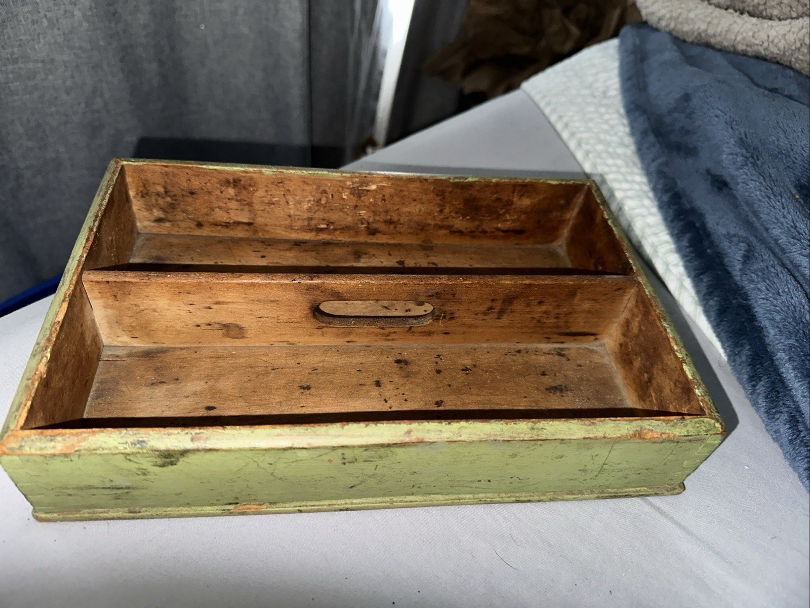 vintage old primitive farmhouse divided old green paint wood tool tote caddy