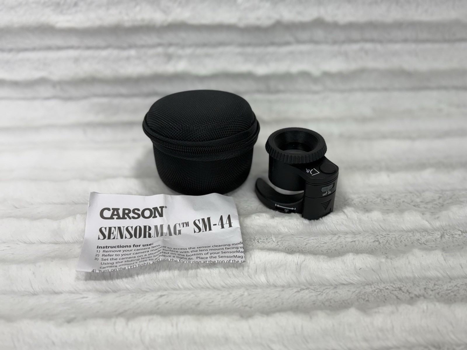 Carson SM-44 4.5 x30 Camera Sensor Magnifier, with Padded Case