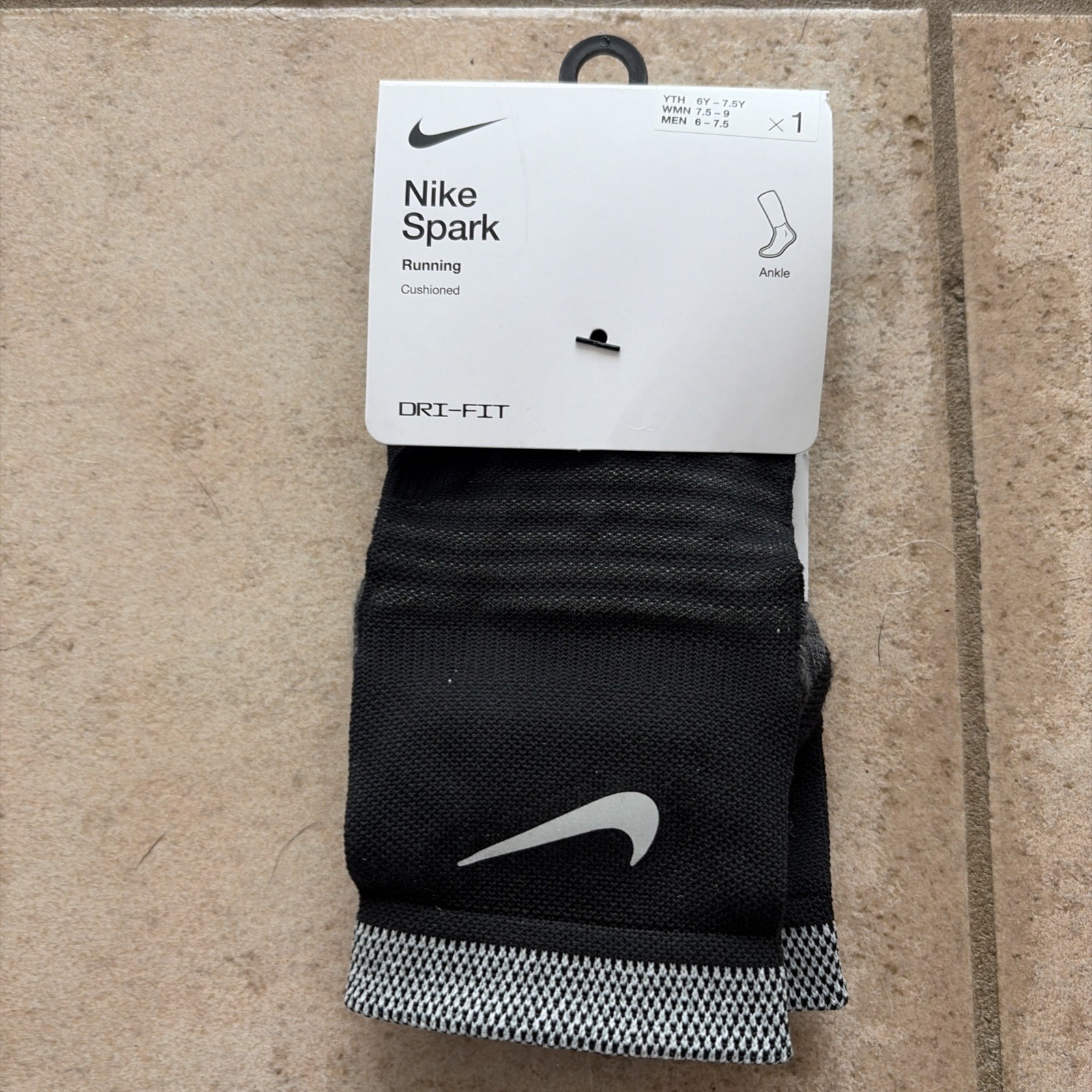 Nike Spark Dri-FIT Cushioned Ankle Running Socks M(6-7.5) W(7 .5-9),